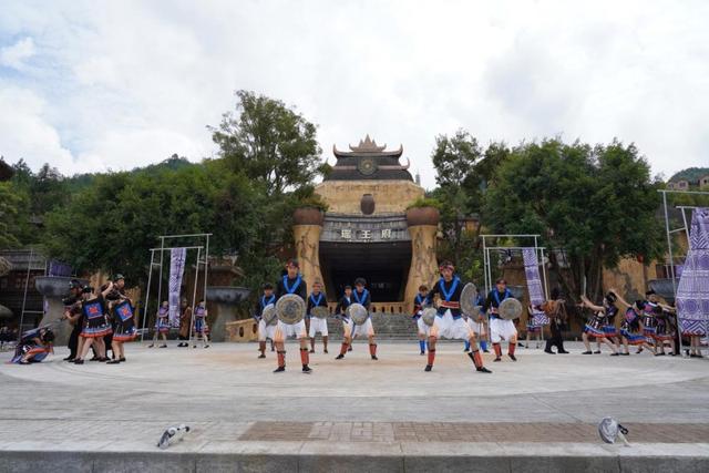 不只是一场演出：在广西深山，我活进了白裤瑶的24小时