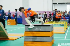 引导孩子科学训练 青岛市首届少儿体能锦标赛开赛图片