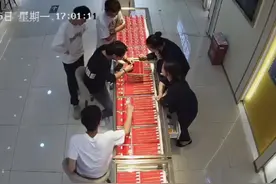 男子豪购黄金出手阔绰很可疑，建始公安顺藤摸瓜打掉一个黄金“跑分”团伙图片