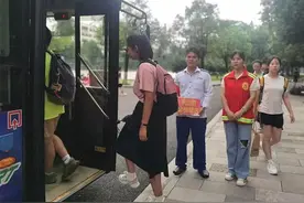 注意！柳州高考考生可免费乘坐公交车、出租车图片