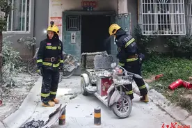 小区楼梯间违规停放电动三轮车引火灾，西昌一电动车车主被移送警方处理图片