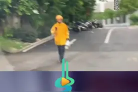 外卖小哥竟然打车送外卖？网约车司机得知真相后，做了一个温暖的决定。图片