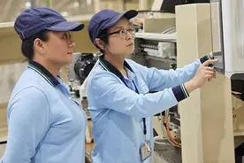 迎难而上 不断成长的女工图片