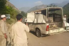 巴基斯坦一警车护送外交使团时遇爆炸致1死3伤，俄罗斯大使也在车队中图片