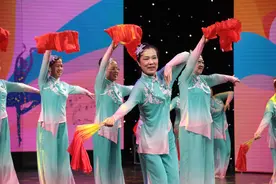 “东营银行杯”滨州市首届中老年团体节目展演——滨城区健身秧歌协会《编花篮》图片