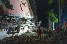 中国救援力量在缅甸救出多名幸存者！图片