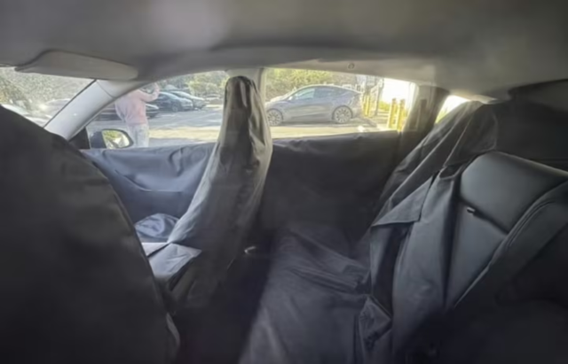 特斯拉廉价 Model Y 减配内饰曝光；Firefox 终止中国账户运营；宇树王兴兴：经常偷懒，用 AI 写代码｜极客早知道