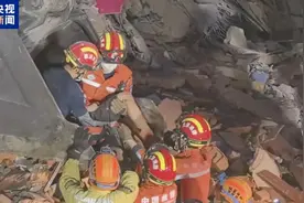 中国救援队救出被困超60小时的幼童，缅甸震中核心区最新情况→图片