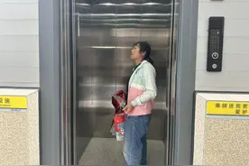 加装电梯太幸福！杭州一位阿姨说，有了电梯精神面貌焕然一新图片