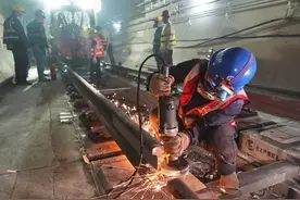 北京日报社区小板报 | 地铁17号线中段实现长轨贯通图片