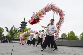 从农用物品交易场所到非遗集市，千年龙华庙会续写都市篇章图片