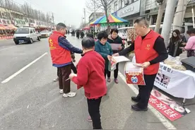 二月古会人气旺  普法宣传正当时图片