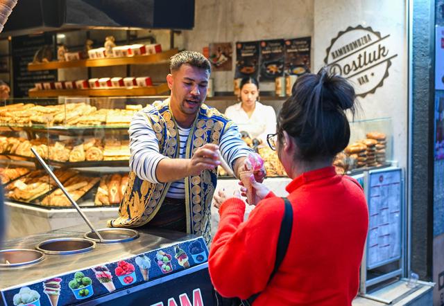 繁华的伊斯坦布尔独立大街