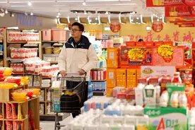 为居民增收减负促消费：增收在民营，减负在政府 | 新京报专栏图片