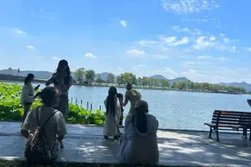 杭州连续高温预警 多措并举为民众撑起“遮阳伞”图片