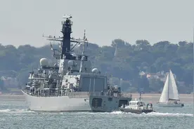 水兵不够用，英国军舰刚翻新完就要退役……图片
