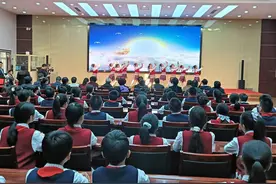 济南市历下区举行国家宪法日宣讲活动启动仪式暨 “关爱明天 法佑未来——争当普法好少年”法治情景剧展播活动图片