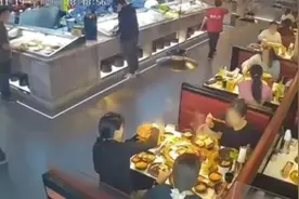 法治课｜在餐馆等特定场所内“捡”走别人落下的手机，构成盗窃罪吗？图片