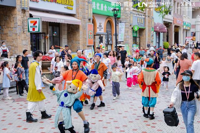 图集丨“五一”假期，高明美的鹭湖邂逅《白雪公主》梦幻巡游