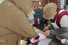 济宁高新区接庄街道十里营社区开展以“宣传零距离 电诈零容忍”为主题的反诈骗宣传活动图片