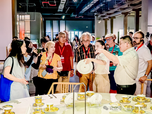 外媒到访！亲身感受景德镇的人文风光和制瓷历史，他们说……