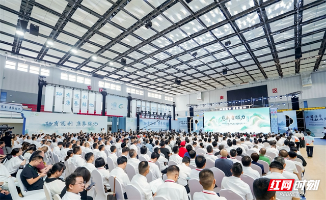 山水为台 多元竞辉——这个金秋，张家界文旅盛宴全景展现