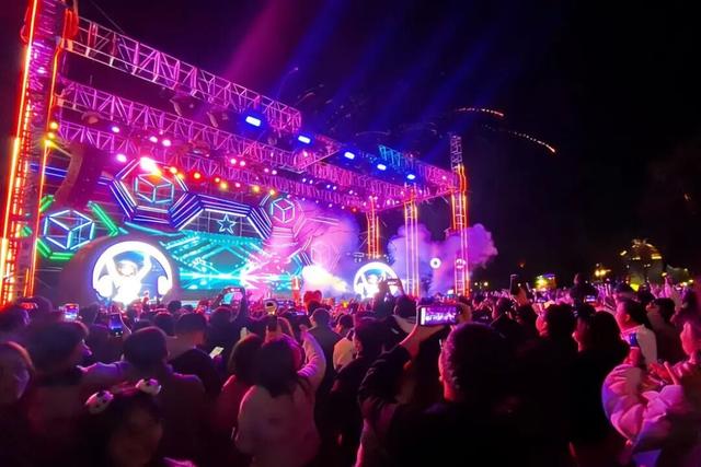 花都跨年大戏！花火、千灯、电音……仪式感拉满!