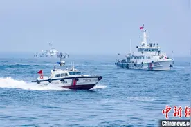 广西防城港海警赴北部湾开展专业训练图片