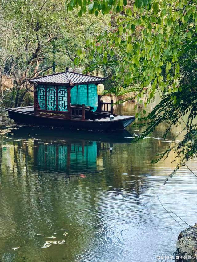 冬日趵突泉，寒风中美景依然