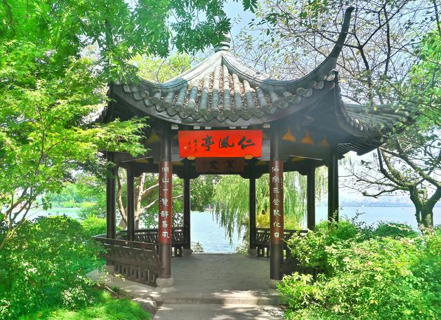 一湖烟雨俯仰间 寻踪西湖楹联里的人文印记