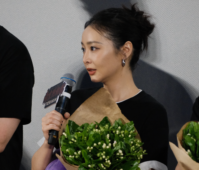 《南京照相馆》首映 主创泪洒现场