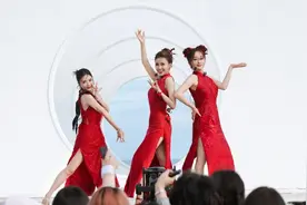 蓝天白云碧浪烟花！《乘风2025》一公户外火热上演图片