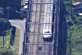 日本新干线列车行驶中两节车厢分离，时速315公里，幸无人员伤亡图片