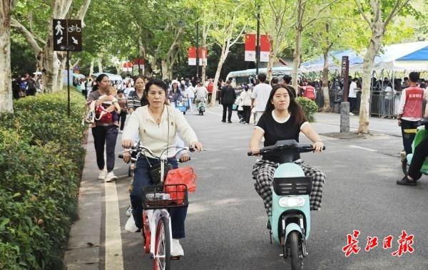 全国各地的游客都来武汉了，京A、沪A、新A、蒙A……自驾车主大赞武汉特好玩