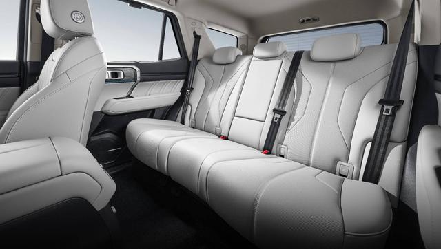 豹 5 最强对手来了！新款坦克 400 24.98万起售，汽油、柴油、插混全都有