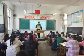 泰安交警支队走进校园送安全图片