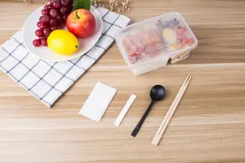 点了“不要餐具”还送来，日均两三百万单外卖多浪费，餐饮业不是节能减排盲区图片