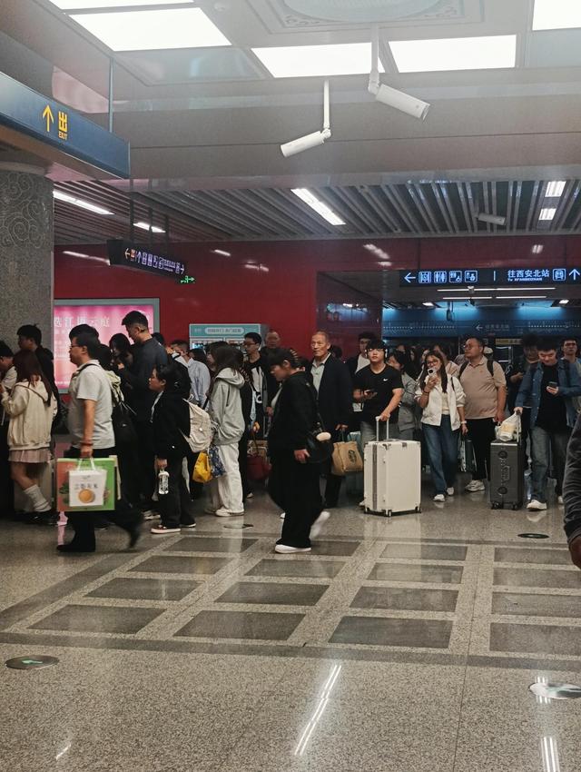 西安多措并举保“双节”出行畅通