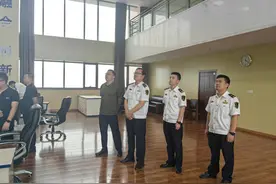 首次使用无人机探测！董家口海事联合多方开展液化气体船舶应急处置实战演练图片