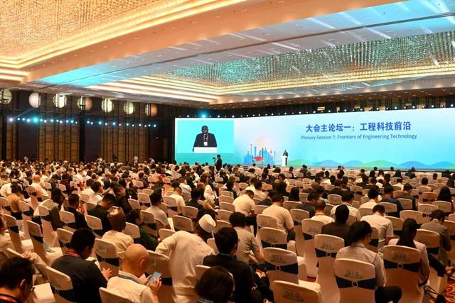 众多非洲嘉宾为何来上海参会？津巴布韦部长坦言：依靠中国赶上AI革命快车