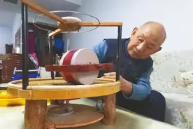 八旬翁自制电动碾子模型图片
