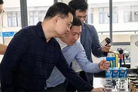 辣椒鲜销附加值低，化州一乡镇携手高校研发百香果辣椒酱图片