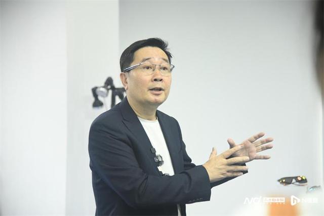 网络大V走访龙岗眼镜：科技赋能开启“视”界革新新时代