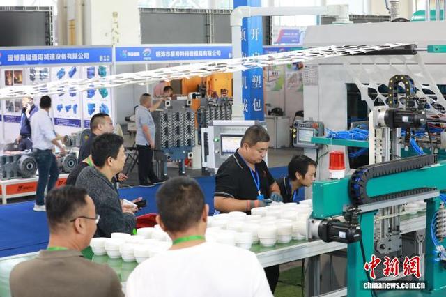 第六届中国·沧县塑料中空制品展览会开幕