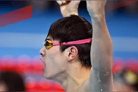 海报丨中国队第9金——潘展乐夺得男子100米自由泳赛金牌图片