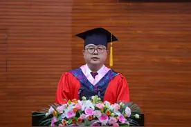 大学“最后一课”、毕业“演唱会”……重外院毕业典礼“名场面”频出图片