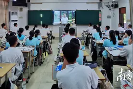 阅读点亮梦想！中山纪中校长为师生上新学期首堂思政课图片