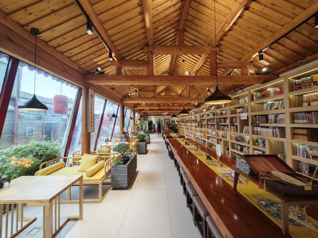 京城“小而美”书店抵挡夏日酷暑，点亮文化“最后一公里”