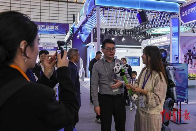 记者节特辑｜聚焦乌镇：新闻背后的追光人