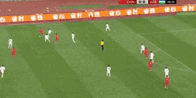 半场丨国足1:0乌兹别克斯坦，韦世豪轰出国足第一脚射门即破门图片